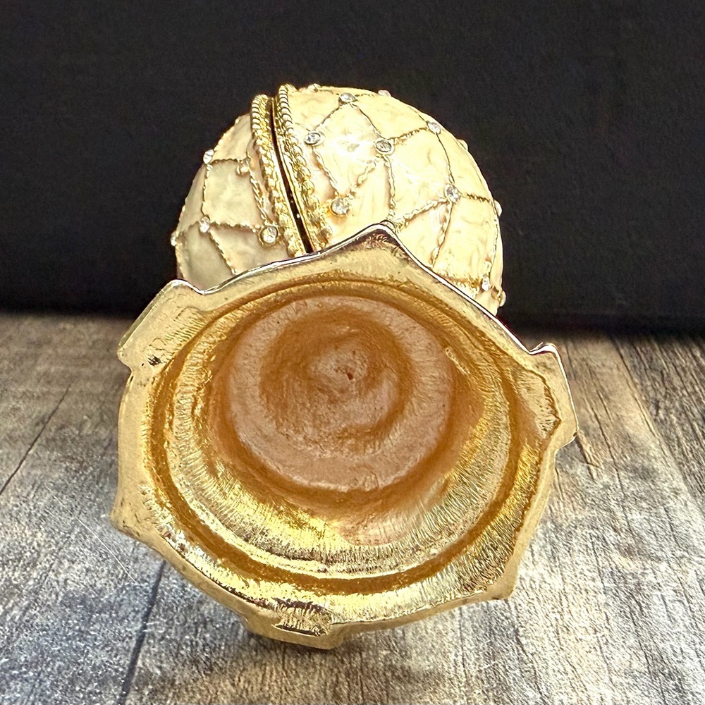 Replica Egg with crown jewelry box inside - Picture 8 of 8